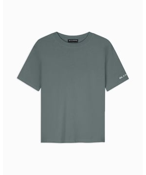 92% Algodón | 8% Elastano Ajuste regular Cuello redondo Logo bordado BLCK BNNS en la manga izquierda Se puede combinar con los pantalones cortos de sudadera Force