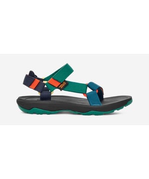 We gave the iconic Hurricane XLT a fresh comfort upgrade, outfitting it with soft heel-strap padding and a new, modern sole featuring even better traction than ever before.Finished with Unifi® recycled polyester straps.