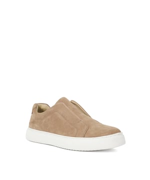 Keep it simple with Trev, the ultimate slip on trainer that works with all of your existing pieces. Designed with a round toe, standout rubber sole, and signature Dune London branding, it's a pair of shoes that every man needs in his everyday collection.