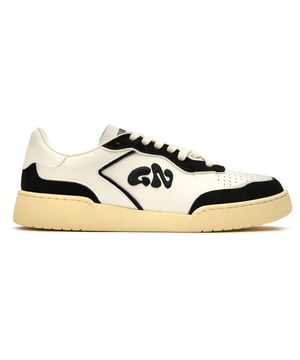 Good News steps up sustainability with the Mack trainer, a conscientious choice without compromising style. Cleverly crafted from agricultural waste and bio-vegetable materials, these white court-inspired kicks feature deadstock suede accents for a premium touch. The unique recycled rubber sole offers reliable grip, while a recycled foam insock delivers exceptional comfort. The branded tongue adds a subtle finishing touch to this vegan-friendly, eco-conscious design that proves ethical footwear can be effortlessly cool.