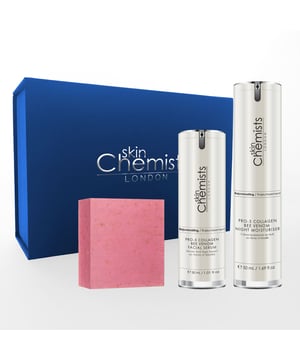 Entdecken Sie die transformative Kraft unseres Bienengift Anti-Aging Damen Deluxe-Geschenksets, das fachmännisch für alle Hauttypen formuliert wurde, um Ihren Teint zu verjüngen und zu nähren. Angereichert mit den renommierten Anti-Aging-Eigenschaften von Bienengift und Honig bekämpft dieses luxuriöse Set effektiv feine Linien und spendet gleichzeitig tiefe Feuchtigkeit für einen jugendlichen, strahlenden Teint. Mit natürlichen Extrakten angereichert, revitalisiert es matte Haut und sorgt für ein glatteres und pralleres Aussehen. Geeignet für empfindliche Haut und vegan, tierversuchsfrei und frei von schädlichen Chemikalien hergestellt, ist dieses Set Ihre perfekte Lösung für gesunde, strahlende Haut. Verwöhnen Sie sich selbst oder einen geliebten Menschen in dieser festlichen Saison und erleben Sie die Schönheit revitalisierter Haut. Jetzt einkaufen!