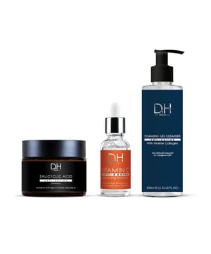 Revitaliza tu piel con nuestro Pack Limpiador Iluminador y Desintoxicante, perfecto para todo tipo de piel. Di adiós a la opacidad y al exceso de grasa, ya que esta fórmula innovadora, enriquecida con Caolín, desintoxica y absorbe impurezas para una tez más clara. La glicerina proporciona una hidratación profunda, dejando tu piel jugosa y juvenil, mientras que la exfoliación suave del Polvo de Cáscara de Nuez alisa la textura irregular. El nutritivo Aceite de Almendra Dulce y la Manteca de Karité calman e hidratan, haciendo de este pack la opción ideal para quienes buscan una limpieza refrescante. Apto para pieles sensibles y libre de parabenos, sulfatos y fragancias artificiales, este producto vegano y libre de crueldad está aprobado por dermatólogos para tu tranquilidad. ¡Experimenta la diferencia y compra ahora para revelar el brillo natural de tu piel!