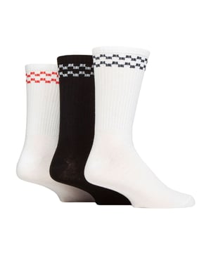 Wildfeet - Paquete de 3 calcetines deportivos para hombres, ricos en algodón: Los clásicos son clásicos por una razón, y estos calcetines deportivos Wildfeet ricos en algodón son justo lo que necesitas cuando buscas un calcetín deportivo para hombres que va más allá de las modas, que se ve bien y simplemente hace su trabajo. Estos calcetines de longitud media no tienen acolchado, por lo que ofrecen un volumen reducido en tus zapatillas y zapatos deportivos. Son ricos en algodón, lo que asegura suavidad y comodidad mientras haces ejercicio. También significa que son ligeros y de un calibre fino para una frescura adicional con el algodón. Las piernas de estos calcetines deportivos de algodón son completamente acanaladas y elásticas, para mantenerlos en su lugar de manera segura durante el uso, sin pausas en medio de la sesión para subirlos repetidamente, además de tener una excelente y clásica franja deportiva en la parte superior. También durarán, porque los dedos y los talones están reforzados para un uso duradero. Wild Feet es una gama de calcetines con diseños geniales, colores atrevidos y frases divertidas - ¡desde perros de raza pug y pingüinos, hasta leones y llamas! Estos calcetines están disponibles en 3 estilos. Vienen en una sola talla: 6-11 UK para hombres, están hechos de 55% algodón, 23% poliamida, 15% poliéster, 7% elastano y son lavables a máquina. Detalles adicionales del producto: Calcetines deportivos para hombre Wildfeet Fibras ricas en algodón Estilo de longitud media Ideal para pieles sensibles Suaves y transpirables 3 diseños con rayas Ideales para el deporte Pierna acanalada Una talla: 6-11 UK Lavables a máquina.