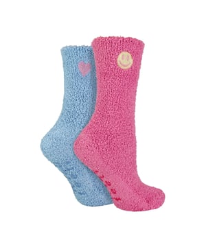 Wildfeet - Pack de 2 calcetines de lounge cómodos para mujeres: Los calcetines de lounge cómodos de Wildfeet ofrecen una cálida y atractiva idea de regalo para alguien que ama una mezcla de humor y confort. Observa el diseño único de estos calcetines de lounge para mujeres con un fantástico patrón novedoso. El patrón divertido de estos calcetines los convierte en una idea de regalo genial y única para cualquiera que ame los calcetines eclécticos o incluso para aquellos que buscan algo diferente para abrigarse. ¡Son perfectos para añadir a tus regalos de Navidad! Los calcetines están diseñados para la comodidad y están hechos de un material térmico grueso para esos fríos días y noches de invierno. Prometemos que sentirás la diferencia en el momento en que te los pongas. Estos calcetines de lounge vienen en una talla, 41, que se adapta a la mayoría de las mujeres, disponible en un divertido diseño novedoso. Están diseñados para todas las increíbles mujeres que aman mantener sus pies calientes sin comprometer el estilo. Nacida en China, Wildfeet está dedicada a celebrar todo lo que es peculiar, divertido y acogedor. Cada paquete incluye 2 pares, asegurando que nunca te quedes fuera en el frío. Detalles adicionales del producto: Calcetines de lounge cómodos para mujeres de Wildfeet Diseño de tripulación novedoso Material térmico grueso Idea de regalo divertida y única Talla 41 Sensación cálida y despreocupada Material grueso y acogedor 2 pares por paquete Disponible en talla única para mujeres Perfecto para el clima de otoño/invierno.