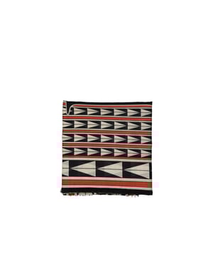 Composition: 100% Wool  

Fringe finish
Hand wash
Contrast logo detail
Geometrical pattern
Length 200 cm
Height 70 cm
Made in  Italy
Gender: WOMEN
Product code: 6L7020 SP532_4
Barcode: 8051164242593
Code: ACC LN 2 SV SS24 11100
 Measurments:  length: 2000 mm height: 700 mm