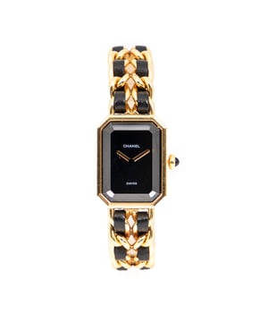 Chanel Horloges Première M Bekijken in de Zwart/Goud Roestvrij staal zonder nikkel in de Zwarte wijzerplaat  hardware. Het product is in In Uitstekende Staat (A).
  Maat: 0 
  Inclusief accessoires: None
  
  BrandCo Paris vindt zeldzame artikelen in de beste staat voor ongelooflijke prijzen. Het is de moeite waard om geduldig te zijn! Koop met vertrouwen: alle artikelen van BrandCo Paris worden zorgvuldig geselecteerd en geverifieerd door ons team van experts.

  Alle artikelen worden geleverd met een certificaat van echtheid en verpakt door BrandCo Paris.

  Classificatietabel voor de conditie van het artikel:

  N (als nieuw)
  AA (perfecte staat)
  A (uitstekende staat)
  AB (zeer goede staat)
  B (goede/redelijke staat)