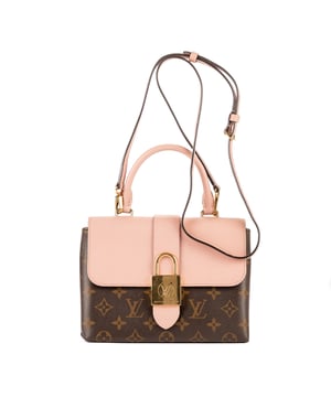 Louis Vuitton Tassen Locky BB BB Handtas in de Bruin/Roze Gecoat canvas in de Gouden Messing  hardware. Het product is in In Uitstekende Staat (A).
  Afmetingen: 21x15x7.5 cm 
  Inclusief accessoires: Strap
  
  BrandCo Paris vindt zeldzame artikelen in de beste staat voor ongelooflijke prijzen. Het is de moeite waard om geduldig te zijn! Koop met vertrouwen: alle artikelen van BrandCo Paris worden zorgvuldig geselecteerd en geverifieerd door ons team van experts.

  Alle artikelen worden geleverd met een certificaat van echtheid en verpakt door BrandCo Paris.

  Classificatietabel voor de conditie van het artikel:

  N (als nieuw)
  AA (perfecte staat)
  A (uitstekende staat)
  AB (zeer goede staat)
  B (goede/redelijke staat)