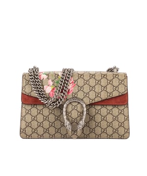 Gucci Tassen Blooms Dionysus Small Schoudertas in de Beige/Bourgondië Gecoat canvas in de Zilver  hardware. Het product is in In Uitstekende Staat (A).
  Afmetingen: 27x16x6 cm 
  Inclusief accessoires: None
  Opmerkingen over de binnenkant: Verkleurd suède met een rokerige geur
Opmerkingen over de hardware: Krassen
  BrandCo Paris vindt zeldzame artikelen in de beste staat voor ongelooflijke prijzen. Het is de moeite waard om geduldig te zijn! Koop met vertrouwen: alle artikelen van BrandCo Paris worden zorgvuldig geselecteerd en geverifieerd door ons team van experts.

  Alle artikelen worden geleverd met een certificaat van echtheid en verpakt door BrandCo Paris.

  Classificatietabel voor de conditie van het artikel:

  N (als nieuw)
  AA (perfecte staat)
  A (uitstekende staat)
  AB (zeer goede staat)
  B (goede/redelijke staat)