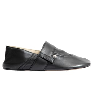 Composition: 100% calf leather  

Inner: Leather
Insole: Leather
Sole: Leather
Branded insole
Iconic petal shaped toe
Belt Holes
Pocket And Rivet Details
Made in  Italy
Gender: WOMEN
Product code: L815Q59X01_1100
Code: SHO LW 2 FL FW24 11924