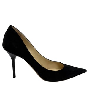 VINTAGE, RRP AS NEW
Timeless and chic, the **Jimmy Choo Agnes Pointed Pumps** in black suede are a wardrobe essential, offering a sleek silhouette and refined elegance. With a sharply pointed toe and slender heel, they seamlessly transition from office to evening. **Styling Tip:** Wear them with a tailored suit for a powerful professional look, or pair with a little black dress for classic, understated glamour.

 Jimmy choo Agnes Pointed Pumps in Black Suede

Condition: Very good
Signs of wear: Lightly used but very well maintained. Minor mark at soles & creasing, light scuffing at the soles and heels.
Packaging: Box
Color: Black
Material: Suede | suede
Size: EU | 35.5
Measurements: Heel height: 90 mm; Insole length: 250 mm
SKU: TONPUGBSH518673M