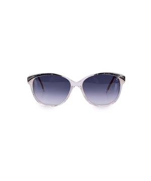 VINTAGE, UVP WIE NEU
Ein wahrer Ausdruck avantgardistischer Eleganz, diese vintage Yves Saint Laurent Sonnenbrille, Modell SOPHOCLE, ist ein seltener Fund aus dem goldenen Zeitalter der französischen Couture-Brillen. Handgefertigt in Frankreich, wird das klare Acetatgestell durch kräftige grau marmorierte und weiße Akzente entlang der Augenbraue aufgewertet, zart verziert mit Kristallen und Mikro-Nieten, die sich bei Bewegung subtil schimmernd entfalten. Die Bügel, geschmückt mit klassischen YSL-Logos, tragen die Verzierung auf eine Art und Weise, die sowohl glamourös als auch raffiniert ist. Graue, verlaufende Gläser bieten mint-grüne Klarheit und 100 % UV-Schutz, wodurch Funktion und Mode miteinander kombiniert werden. Mit einer Größe von 56/14 ist das Modell SOPHOCLE ein unvergessliches Stück tragbarer Kunst – dramatisch und gleichzeitig elegant, genau wie das Haus, das es geschaffen hat. Zustandsbewertung: A - EXZELLENT Zustandsdetails: Sanft gebraucht. Gläser und Gestell in exzellentem Zustand. Bitte überprüfen Sie die Bilder sorgfältig. Einige zeigen Pfeile, die offensichtliche Mängel anzeigen. Bitte fragen Sie, wenn Sie weitere Details wissen möchten oder Zweifel haben. Generic Case immer inklusive, bitte fragen Sie nach der Verfügbarkeit des Originaletuis. maximale Breite der Brille: 140 mm Brillenbügel 130 mm maximale Glasbreite: 56 mm maximale Glashöhe 45 mm Breite des Nasenstegs: 14 mm Maße: Breite: 140 mm Höhe: 45 mm