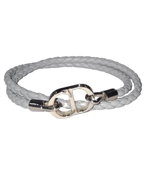VINTAGE, RRP AS NEW
The Dior CD Icon Double Bracelet is where craftsmanship meets contemporary cool. Designed with a dual-material composition—gray braided lambskin and sleek white leather—it features a striking CD Icon emblem in silver-finish brass and a secure hook clasp. This bracelet makes a refined yet bold statement, perfect for the discerning modern man.


Dior CD Icon Braided Double Bracelet in White Leather
Condition: Excellent
Signs of wear: 
Packaging: None
Color: White | ecru
Material: Leather | leather
Size: One Size | One Size
Measurements: Width: 5; Length: 410
SKU: MRPPUGBJE509674W