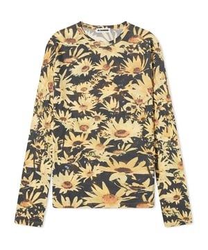 • Brand: Jil Sander
 • Material: Primary Fabric: 100% Cotton
 • Design: The Jil Sander Long Sleeve Flower Print T-Shirt in Flower Field is a sophisticated fusion of minimalist design and delicate artistry. Crafted from soft, premium cotton, this long sleeve tee offers a comfortable, tailored fit ideal for layering or standalone wear
 • Colour: FlwrFld
 • Style: This elegant piece balances refined simplicity with a touch of romantic flair, perfect for adding understated personality to any wardrobe