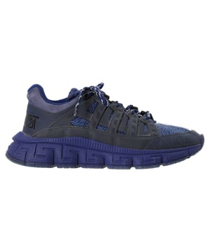 VINTAGE, RRP AS NEW
Step up your sneaker game with the Versace Trigreca Lace Up Sneakers in vibrant blue leather. Featuring intricate logo detailing across the tongue tab, vamp, and heel, these sneakers perfectly blend bold statement-making with sophisticated Italian craftsmanship. The fabric upper and lining ensure comfort, while the sturdy rubber sole keeps you moving in style. Perfect for adding a pop of color and high-fashion edge to any casual outfit.


Versace Trigreca Lace Up Sneakers in Blue Leather
Condition: Very good
Signs of wear: Minor markings, Lightly used but very well maintained. Minor mark at soles & creasing, light scuffing at the soles and heels.
Packaging: None
Color: blue
Material: leather
Size: EU | 43
Measurements: Heel height: 50; Insole length: 280
SKU: MRPPUDESH509543M