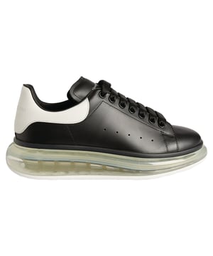 Composition: 100% calf leather  

Inner: Leather
Insole: Leather
Sole: Rubber
Round toe
Perforated detail
Back logo detail
Front lace-up closure
Transparent sole
Made in  Italy
Gender: WOMEN
Product code: 611698 WHX98_1041
Barcode: 8091853109
Code: SHO MQ 2 SK SS P00010 765