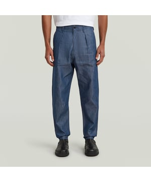 Zip closure. Inset pockets. Back pockets. G-Star label at the back. Button & zip closure. Mid waist. The Pleated Chino Relaxed Tapered jeans feature a unique pleated design with a tapered fit. 82% Cotton, 18% Polyester (Recycled). Weight 6.5 oz denim. 2x1 right hand twill construction. Tapered