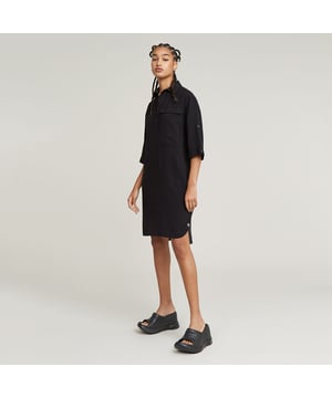 Shirt collar. Polo closure, hidden snap buttons. Flap pocket at the chest. Adjustable sleeve length, snap button. Shoulder panel, loop detail. Snap button. This shirt dress offers a knee length design in a loose fit. The sleeves are kept slightly longer and can be reduced in length by use of the snap button applied. 93% Viscose LENZING™ ECOVERO™, 7% Polyester. Rigid. Loose