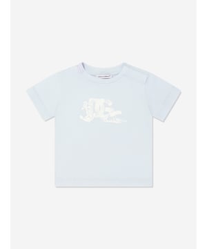 Introducing Dolce Gabbana's SS2025 Baby Boys Logo T-Shirt in Blue an impeccable blend of Italian luxury and playful charm for the very young chap. Exquisitely crafted in Italy, this designer piece promises both style and comfort for your little one. Distinguished highlights include Italian Craftsmanship Superior quality and durability as expected from Dolce Gabbana's rich heritage. Chic Logo Detail Adds a dash of style, making it a discerning choice for tiny trendsetters. Luxuriously Soft Expertly selected materials to ensure all-day comfort.Transform his wardrobe with this charming and stylish blue masterpiece, ideal for fashionable infancy!