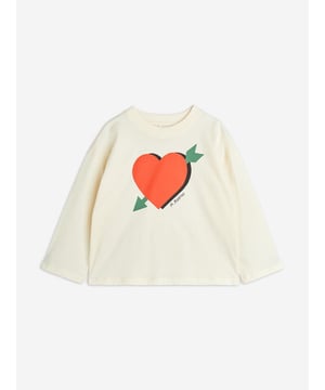 Mini Rodini incorporate environmentally friendly properties into their aesthetics. This girls off-white long sleeve t-shirt showcases a 'lovestruck' chenille heart patch with a pointed arrow from the top. Woven in refined organic cotton. Round Neck 100 Organic Cotton