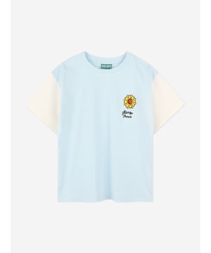 Kenzo embody modernity with innovation. This unisex pale blue short sleeve t-shirt captures the French label's passion for Japanese abstracts through a quirky, unforgettable edge. Round Neck Contrasted Sleeves Embroidered Badge Logo On Chest Straight Hem 100 Cotton From Organic Farming