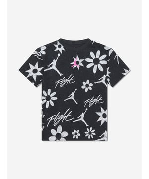 Jordan encapsulate passion and inner strength in their timeless, effortlessly versatile fits. This girls black t-shirt embodies modern technology. Crafted in the brand's iconic logo and an AOP motif. It is made from quality materials, offering optimum comfort while guaranteeing durability. 100 Cotton