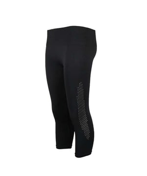 Pretty Polly Active-Wear Capri Leggings are a seamless cropped legging which features a patterned mesh panels detail at the bottom of the leg for added breathability. Perfect for Yoga or Pilates or just relaxing at home. The fabric is soft and comfortable and is predominantly made from recycled yarn.