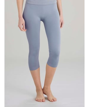 Pretty Polly Active-Wear Capri Leggings are a seamless cropped legging which features a patterned mesh panels detail at the bottom of the leg for added breathability. Perfect for Yoga or Pilates or just relaxing at home. The fabric is soft and comfortable and is predominantly made from recycled yarn.