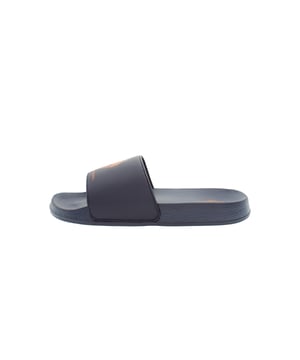 De zwemschoenen voor heren van U.S. Polo Assn. combineren een sportieve stijl met een hoog draagcomfort, bieden een ongecompliceerde pasvorm dankzij de open teen en praktische slip-on sluiting, zitten stevig aan de voet dankzij de brede band en maken indruk met een voorgevormd voetbed dat de natuurlijke bewegingen volgt, terwijl de EVA buitenzool zorgt voor een aangename lichtheid en het opschrift in reliëf van het label de look een subtiele, merktypische touch geeft.