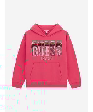 Introducing the quintessential SS2025 wardrobe staple the Girls Logo Hoodie in Pink by Guess. This pink hoodie merges elegance with youthful charm, ensuring your little one is both stylish and comfortable. Key features include Distinctive Guess Logo Bold and beautifully integrated for a standout look. Luxuriously Soft Fabric Ensures comfort and durability for all-day wear. Perfect for Layering Ideal for British weather, easily paired with other pieces.Revitalise her wardrobe with this must-have piece. Order now and let her shine in chic comfort!