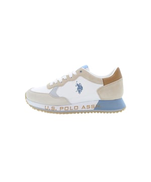 Die Herren-Sneaker von U.S. Polo Assn. präsentieren sich als stilvolle Allrounder mit sportlicher Note und durchdachtem Komfort. Eine klassische Schnürung sorgt für optimalen Halt, während die weich gepolsterte Innensohle und der angenehm gefütterte Schaftrand den Tragekomfort spürbar erhöhen. Für Trittsicherheit auf verschiedenen Untergründen steht die rutschhemmende Laufsohle mit funktionalen Profilkerben. Abgerundet wird das Design durch charakteristische Markendetails wie dem seitlichen Label-Print und dem Label-Badge auf der Zunge, die dem Look eine authentische Note verleihen.