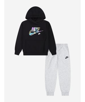 Introducing the Boys NSW Tracksuit in Black by Nike the pinnacle of luxe sportswear for SS2025. Elegantly tailored, this tracksuit assures both style comfort. Here's why it's essential Sophisticated Design Sleek, stylish in classic black. Perfect for any occasion. Premium Comfort Crafted from superior fabrics offering unmatched comfort durability. Versatile Style Ideal for sports, leisure, or casual outings. Elevate his wardrobe with the timeless Nike NSW Tracksuit. Order now for standout SS2025 style!