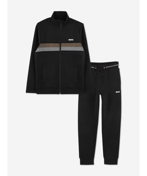 Elevate your young gentleman's attire with the exquisite BOSS Boys Logo Print Tracksuit in Black for SS2025. Crafted by the renowned BOSS, this set promises both flair and function. Key features include Iconic BOSS branding Stand-out logo detailing for a high-fashion edge. Luxe Comfort Premium fabric ensuring comfort durability for all-day wear. Versatile Style Perfect for both casual outings and sporty endeavours.Invest in superior style for your boy with this must-have tracksuit.