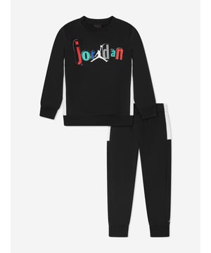 Introducing the Boys Jumpman Team Blocked Tracksuit in Black by Jordan, a premium addition to your boys AW2024 wardrobe. Meticulously crafted for both style and performance, this tracksuit is essential for young trendsetters. Key features include Sleek Design Sharp, clean lines with a bold black colourway for a classic, sporty look. Enhanced Mobility Lightweight fabric that allows free movement, perfect for active boys. Durable Material Constructed with high-quality materials to withstand frequent wear and washing. Iconic Branding Featuring the distinctive Jumpman logo for that touch of exclusivity.Embrace style and comfort with this must-have tracksuit!