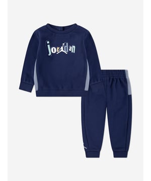 Introducing the Boys Jumpman Team Blocked Tracksuit in Navy by Jordan, crafted to elevate your boy's wardrobe for AW2024. This tracksuit seamlessly combines sophistication with athletic comfort. Key features include Signature Design Features the iconic Jumpman logo that sets it apart. Premium Fabric Constructed with high-quality materials ensuring durability comfort. Versatile Style Perfect for sports or casual outings. Striking Navy Blue A classic colour that offers endless styling options.Elevate your young one's fashion game with this exclusive piece!