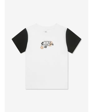 Discover the trendsetting Girls Your Move T-Shirt in White by Nike, an essential addition to your girls wardrobe this SS2024. Highlights of this standout piece include Fashionable Print The charming print design injects a trendy edge, transforming it into a conversation starter. Supreme Comfort Crafted from superior materials, this tee provides unparalleled comfort for your little one's daily pursuits. Wardrobe Upgrade revitalise your girls attire with this designer piece from Nike. Snatch up this must-have item today and let your princess stand out in striking fashion!