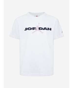 Introducing the Girls Crafted Utility T-Shirt in White by Jordan an essential addition for SS2025 in your young lady's wardrobe! Elegantly combining sophistication with practicality, here's why it stands out Pristine Presentation Immaculate white enhances any outfit, ensuring your girl shines brilliantly in any setting. Superior Comfort Crafted from premium fabrics, it promises all-day ease and wearability. Stylized Functionality Sleek design meets utility with accessible, chic pockets.Revitalize her collection with this quintessential piece from Jordan. Make it hers today!