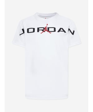 Introducing the pristine Boys MJ Air Stretch T-Shirt from Jordan, a quintessential addition to your boy's SS2025 wardrobe. Designed with discerning taste in mind, this garment marries elegance with playfulness. Sleek, White Design Perfect for versatile styling. Superior Stretch Fabric Ensures comfort freedom of movement. Iconic Jordan Branding Elevates the tee's exclusivity.Embrace timeless style comfort with this elite offering from Jordan. Perfect your young one's ensemble now!
