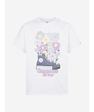 Introducing the Girls Boyfriend Graphic T-Shirt in White, a must-have addition to your girl's wardrobe. Exude style, charm and exceptional comfort with this marvellous creation from Converse, meticulously designed for SS2024. Chic Trendy Print The shirt boasts an appealing print, adding an exciting and fashion-forward touch to the overall aesthetic, perfect for your little trendsetter's style statement. Unmatched Comfort Crafted from premium materials, the shirt offers superb comfort, ideal for your girl's daily explorations and playtimes. revitalise her wardrobe This Girls Boyfriend Graphic T-Shirt in White from Converse will be a much-adored addition to her collection. Order now and let your girl embrace style and comfort in equal measures!
