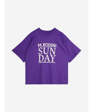 Introducing the Girls Sunday T-Shirt in Purple by mini rodini, an exquisite addition to your girl's wardrobe for SS2025. Here are the features that set it apart Exclusive Design Crafted with a unique purple tone that exudes elegance. Premium Fabric Luxuriously soft for all-day wear. Versatile Style Perfect for both casual outings and special occasions.Elevate your girl's ensemble with this chic and comfortable piece! Order now.