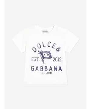 Dolce Gabbana project exquisite concepts into their beautifully crafted aesthetics. This baby boys short sleeve t-shirt is a refined construction to adore. Part of the Boys Riviera Collection which merges sophistication and verve. It is engineered in cotton jersey with a statement DolceGabbana logo print. There are concealed press-stud fastenings on the shoulder for easy dressing. Made in Italy Regular Fit Ribbed Round Neck 100 Cotton