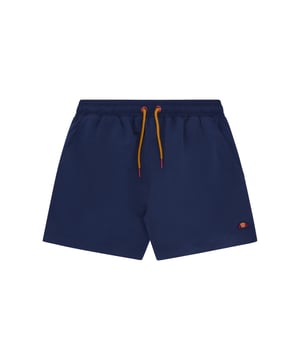 Diese Herren-Badeshorts verbinden Funktionalität mit sportlichem Stil. Die normale Passform und oberschenkellange Länge sorgen für ein angenehmes Tragegefühl – im Wasser wie an Land. Der elastische Bund mit kontrastfarbiger Kordel ermöglicht eine individuelle Weitenregulierung. Seitliche Eingrifftaschen bieten Platz für kleine Essentials am Strand oder Pool. Ein gestickter Aufnäher über dem Beinsaum setzt einen dezenten, markanten Akzent. Das schnelltrocknende Material erhöht den Komfort und macht die Shorts zum idealen Begleiter an warmen Tagen. Lässig, praktisch und modisch zugleich. Ob beim Beachvolleyball oder beim Relaxen auf der Sonnenliege – mit dieser Badehose machst du immer eine gute Figur. Die hochwertige Verarbeitung spiegelt sich in jedem Detail wider. Einfach reinschlüpfen und den Sommer genießen.