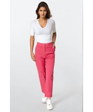 Elevate your look without compromising on comfort with these timeless chinos. Straight fit brings a slight note of formality, while the mid-rise waist makes your legs appear longer. Cotton rich fabric feels crisp and clean against your skin. All of the cotton for our clothing is sustainably sourced and always will be.
Sizing: As expected 
Tapered Leg
Mid Rise
These are last season clearance originally made for Marks and Spencer.