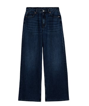 These wide-leg jeans are crafted from soft-handle denim for a fluid, slouchy feel. They're designed with a flattering mid-rise waist and a button and zip fastening. A stylish addition to your casual wardrobe, they're complete with practical pockets and belt loops.

Short 28" | Reg 30" | Long 32/33".