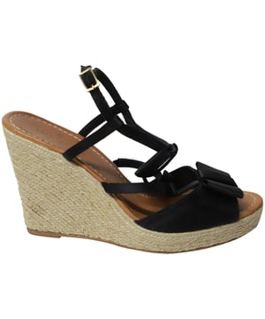 Empfohlener Verkaufspreis
Perfekt für einen sonnigen Tag: Diese stilvollen und bequemen Sandalen von Kate Spade sind perfekt für einen sonnigen Tag. Die schwarzen Lederriemen sind mit einer Schleife in der Mitte versehen. Die Keilabsätze verleihen dem Fuß eine feminine Form und verfügen über Knöchelriemen mit goldfarbenen Schnallen zur Anpassung. Die Espadrilles mit Keilabsatz verleihen Ihrem Outfit einen lässigen Look.

Kate Spade Juju Espadrille mit Schleifenriemen und Keilabsatz aus schwarzem Leder
Zustand: Sehr gut
Gebrauchsspuren: Leichte Gebrauchsspuren an den Sohlen, einige Flecken auf den Innensohlen
Größe: US 9
Material: Leder
Artikelnummer: 141134