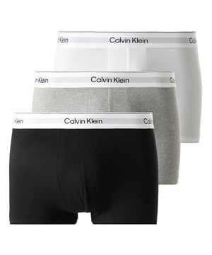 Calvin Klein boxers voor heren. De boxershorts zijn gemaakt van katoen en elastaan, wat zorgt dat de stof veel rek heeft.  Merk: Calvin KleinModelnaam: Icon Stretch 3-Pack Categorie: heren boxershortsMaterialen: katoen/elastaanKleur: zwart, grijs, wit