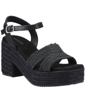 Voor een chique boho-geïnspireerde look is de Jamelia de perfecte keuze, met een gesp sluiting voor een verstelbare pasvorm, een memory foam binnenzool voor comfort de hele dag door en een jute omhulde platformzool voor een vleugje textuur.