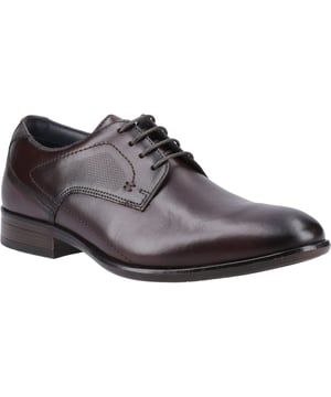 Elevate your style with the CARL derby shoe, crafted from Italian leather. Ideal for smart occasions or workwear, this plain toe derby boasts a refined 4-lace closing and a cushioned Ortholite® insole. Step confidently into sophistication.