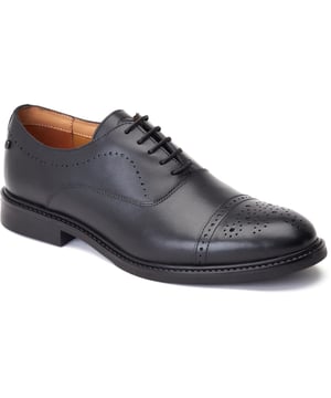 The Corbin Oxford shoe from Base London features elegant brogue detailing across the high quality leather uppers. The textured rubber sole provides a sturdy grip on the pavement, whilst the Ortholite insole offers all-day comfort.