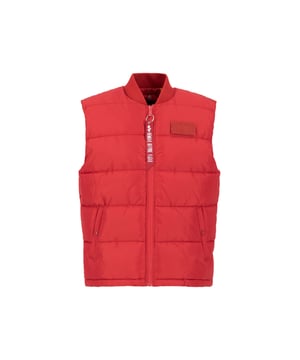 El chaleco Puffer Light Weight de Alpha Industries combina un diseño moderno con un aislamiento térmico funcional. El corte regular permite múltiples combinaciones, mientras que el resistente tejido exterior y el relleno de plumón sintético proporcionan una calidez agradable con un peso reducido. Los puños de canalé aseguran un buen ajuste, mientras que el logotipo bordado, la etiqueta RBF y los botones a presión completan el diseño. Tres bolsillos ofrecen espacio de almacenamiento, y el parche de Velcro desmontable permite una personalización individual. Ideal para el uso diario.