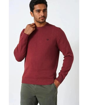 A crew neck jumper that is made from organic cotton, this jumper is ideal for layering over a tee or shirt. The crossed oars embroidery finishes it off neatly.

28" Shoulder to Hem.